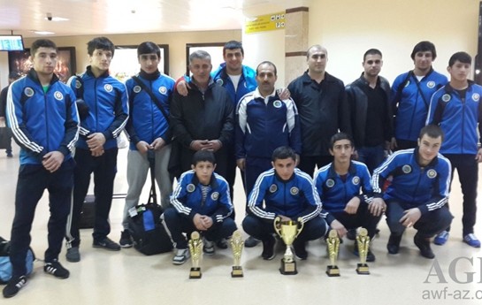 gulescilerimiz-vetene-qayidib