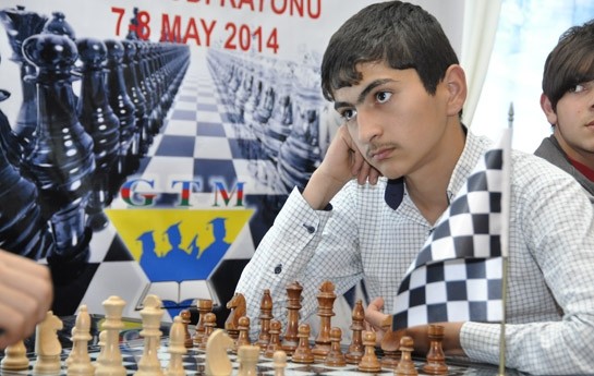 qarabag-gencleri-yarisdilar