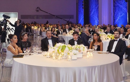 heyder-eliyevin-anadan-olmasinin-ildonumune-hesr-edilen-tedbir-
