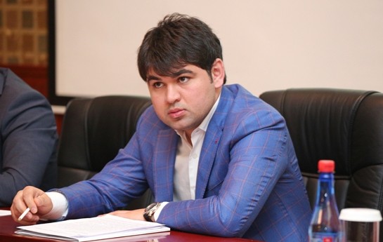 elmar-veliyevin-oglu-beynelxalq-telim-kecirir-