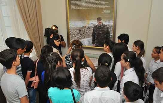 gencler-memorial-soyqirim-muzeyi-ile-tanis-olublar-