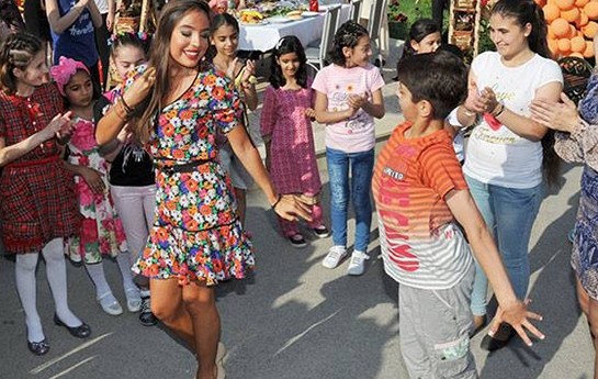 leyla-eliyeva-usaqlarla-reqs-etdi-