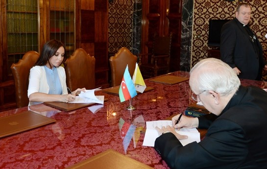 mehriban-eliyeva-sazis-imzaladi-