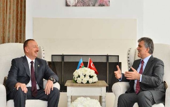 eliyevle-gul-arasinda-qapali-gorus-