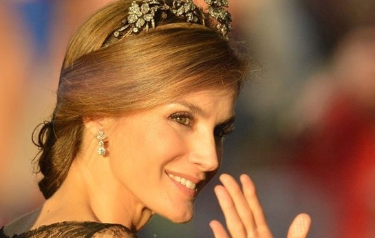 jurnalist-kralica-olur-