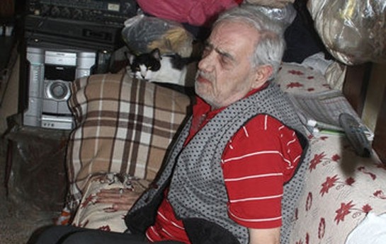 ebru-gundesin-atasi-sefalet-icinde-tapildi-