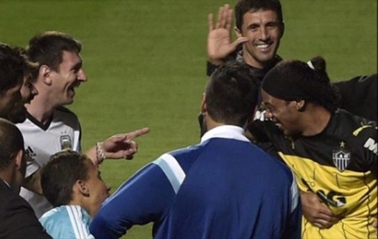 yalanci-ronaldinyo-messi-ile-gorusdu-