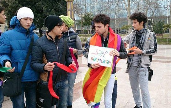 azerbaycanda-cavan-oglanlarda-qizlasma-gedir-