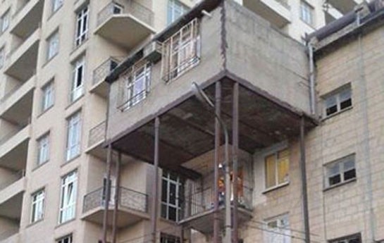 hacibala-abutalibovun-goz-yumdugu-balkonlar-