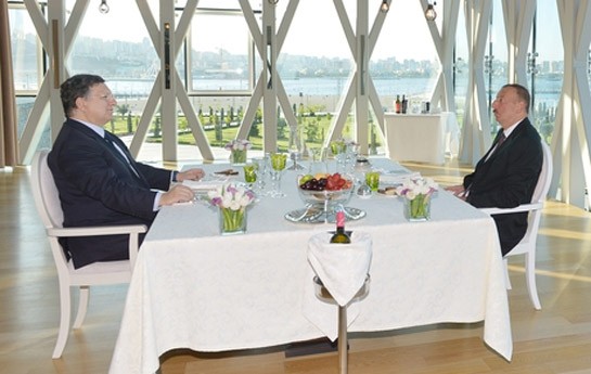 prezident-barrozu-ile-birge-sam-etdi