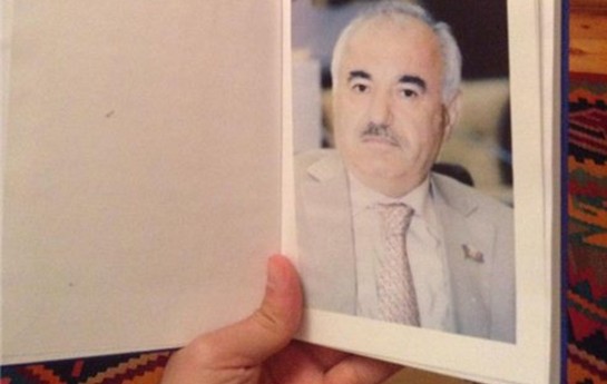 ziya-memmedovun-qardasina-kitab-hesr-olundu