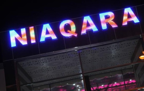 niaqarada-zeherlendiyini-deyen-oglan-restorandan-uzr-istedi