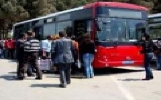 bakida-avtobuslar-toqqusdu-