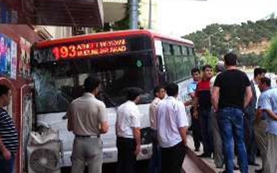avtobuslar-toqqusdu-yaralilar-var