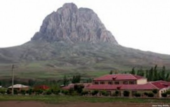 zerife-eliyevanin-kendinde-qedim-yasayis-menteqesi-tapildi