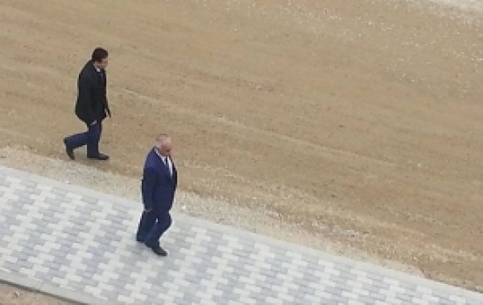 baki-meri-ile-qacqinlar-arasinda-