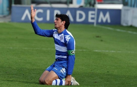 bakini-daha-bir-futbolcu-terk-etdi