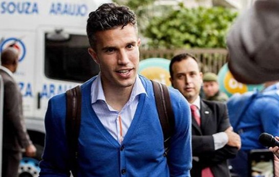 hollandiya-millisi-qaldigi-otelden-cixarildi