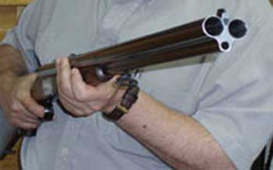 ozunu-ve-arvadini-gulleleyen-kisi-ruhi-xeste-olub