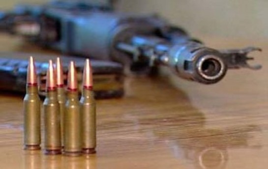 avtomobilden-narkotik-vasite-ve-silah-tapilib