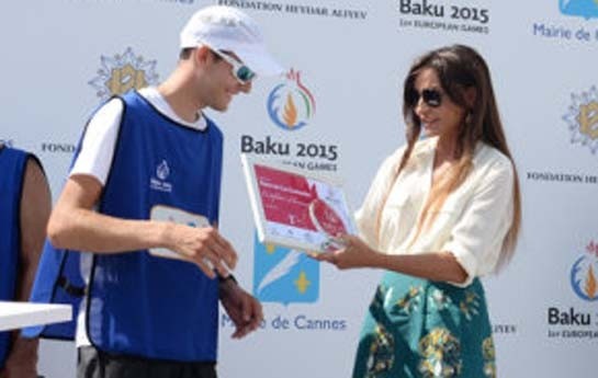 mehriban-eliyeva-kannda-mukafat-verdi-