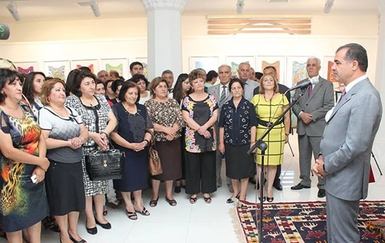 elmar-veliyev-qadinlarin-sergisine-qatildi
