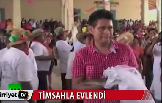 belediyye-sedri-timsahla-evlendi-