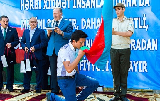 parkda-herbi-xidmete-yolasalma-merasimi-kecirilib