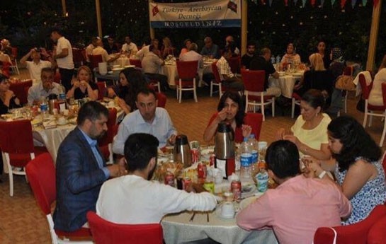 istanbuldaki-azerbaycanlilar-birge-iftar-etdiler