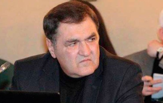 abbas-abbasov-oz-cibine-isleyirdi-