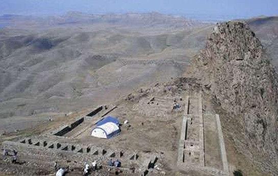 elinceqala-abidesi-berpa-edilir