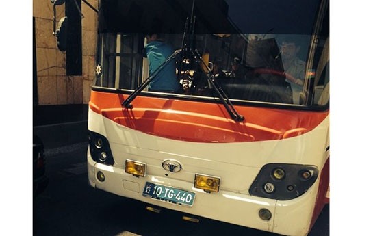 bakida-daha-bir-avtobus-