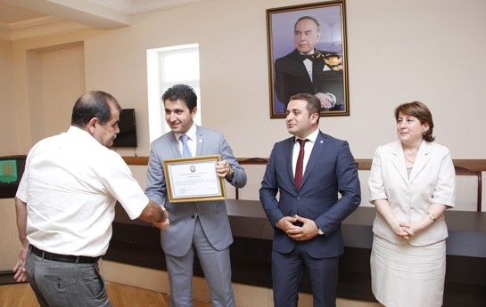 gencede-media-iscilerine-fexri-fermanlar-verildi