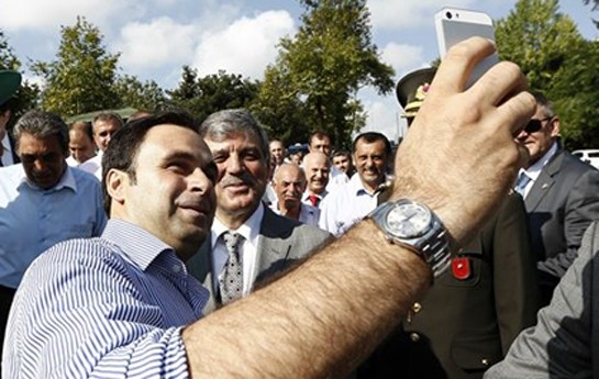 prezident-taksi-suruculeriyle-selfie-cekdirdi-