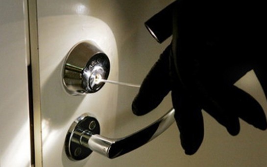 bakida-biznesmenin-evinden-ogurluq-