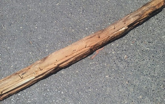 bakida-yolu-mismarli-taxta-ile-bagladilar-