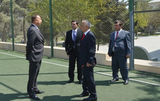 prezident-temir-olunan-mektebe-bas-cekdi-