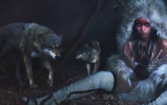 rihannadan-vehsi-pozalar-