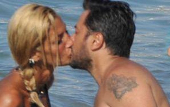 meshur-cutluk-denizde-opuserken-