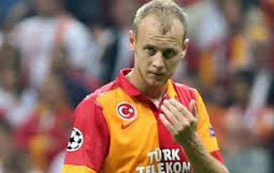 yuve-turk-futbolcunu-isteyir