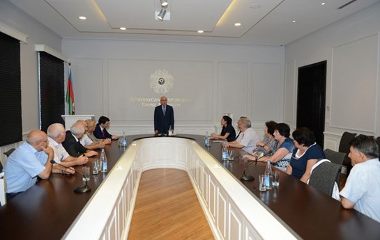 nazir-muavini-isden-cixarilan-direktorlarla-gorusub