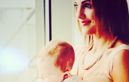 meryem-uzerli-qizini-gosterdi-