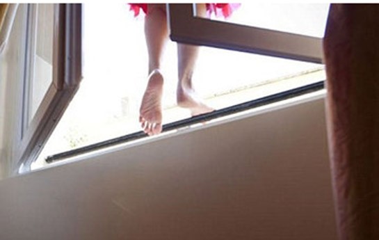 bakida-toydan-gelib-intihar-edenin-eri-polisdir-