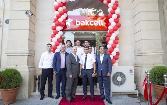 bakcell-yeni-magazasinin-acilisini-edib-