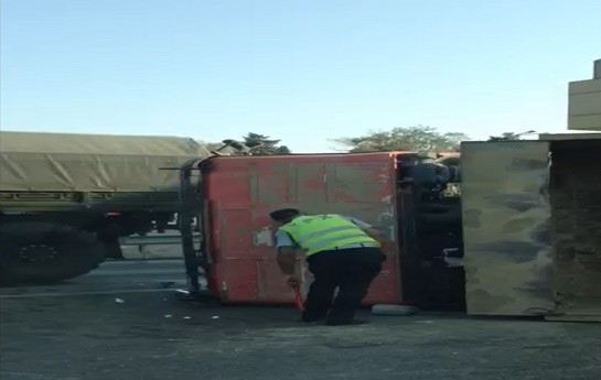 yuk-masini-yolun-ortasinda-asdi