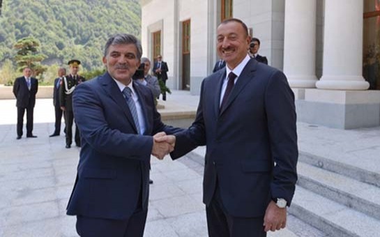 eliyevle-gul-telefonla-danisdi