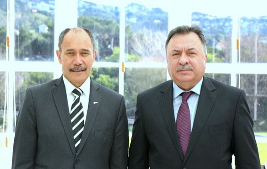 sefir-etimadnamesini-qubernatoruna-teqdim-edib