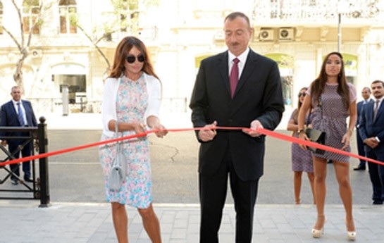 prezidentle-xanimi-acilis-etdi-