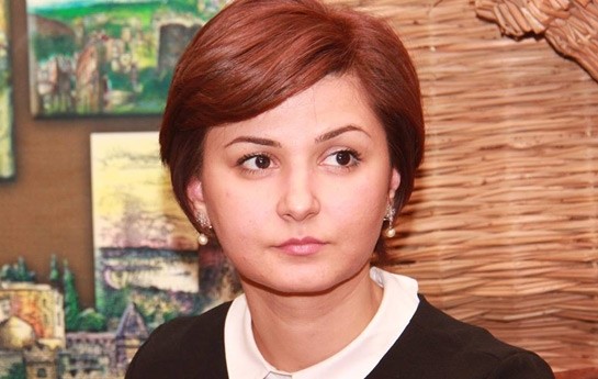 hansi-qadin-o-cur-opulmek-istemez