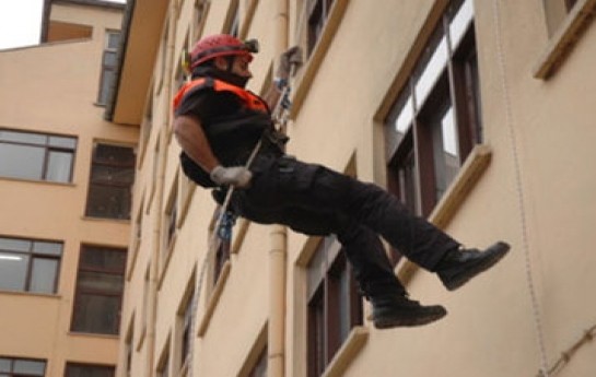 nazirlik-iscileri-1-yasli-usagi-xilas-etdi